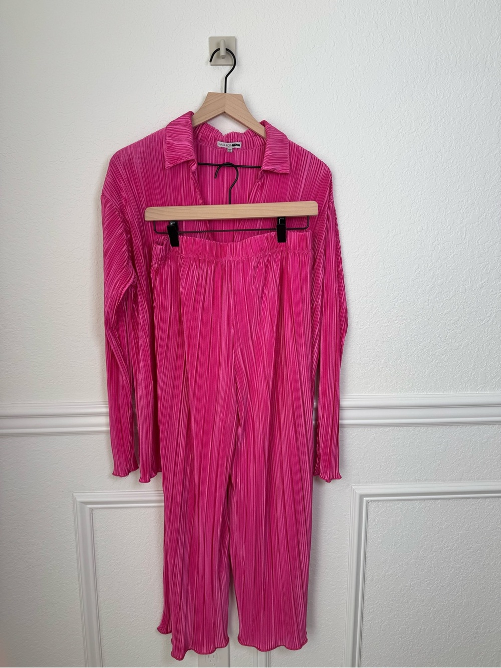 Fashion Nova Hot Pink Pleated 2 Piece Button Down Wide Leg Pant Set Size L